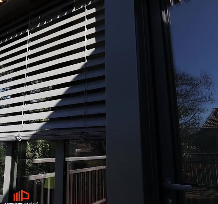 Extension à Mont-de-Marsan : menuiseries alu et brise-soleil orientables Griesser